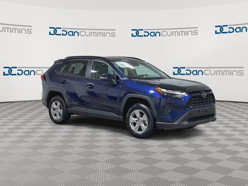Used 2025 Toyota RAV4 XLE AWD/4WD image 2