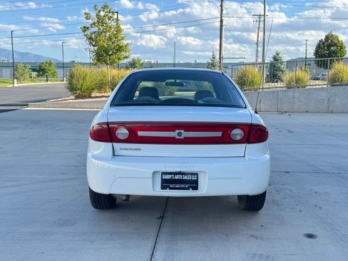 Used 2003 Chevrolet Cavalier Sedan w/ Preferred Equipment Group FWD image 4