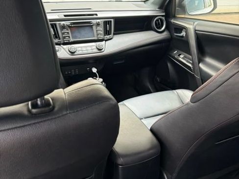 Used 2016 Toyota RAV4 SE FWD image 12