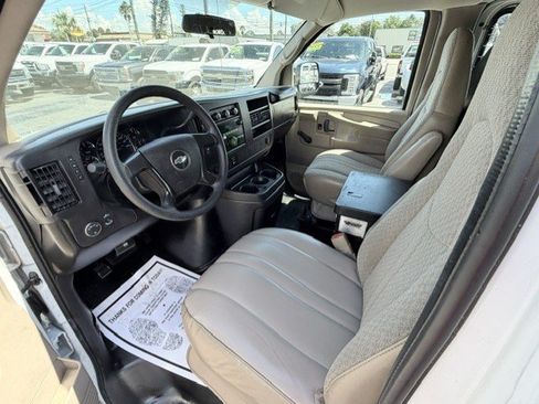 Used 2009 Chevrolet Express 2500 RWD image 14