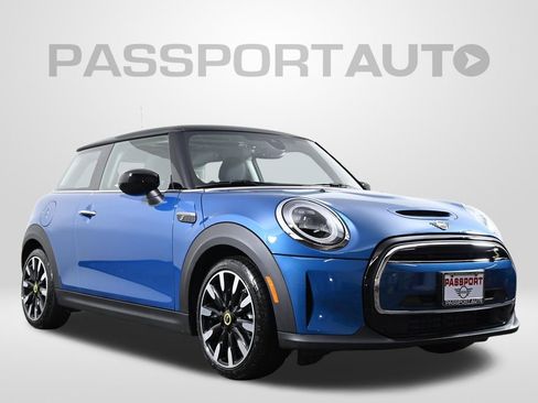 Certified 2024 MINI Cooper SE image 3