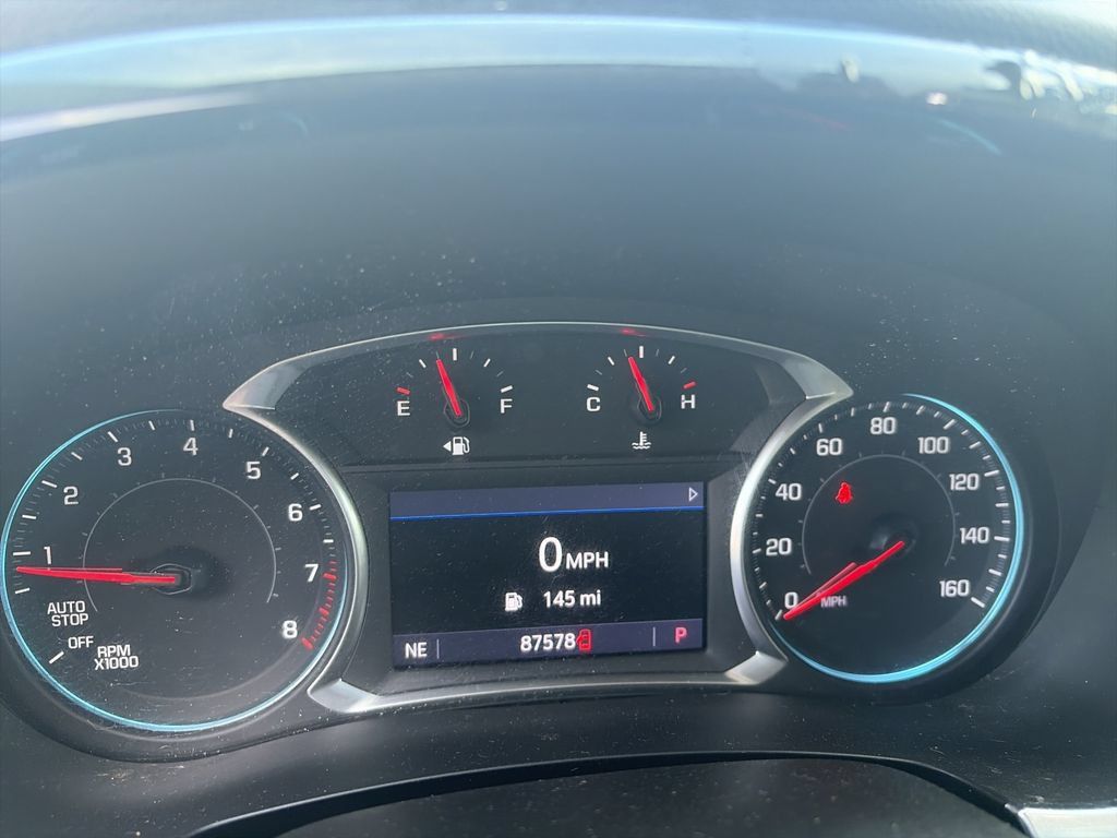 Used 2021 Chevrolet Traverse LT FWD image 35
