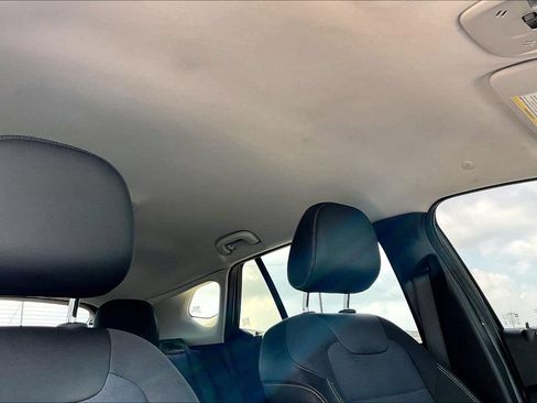Used 2025 Chevrolet Trax LT FWD image 27