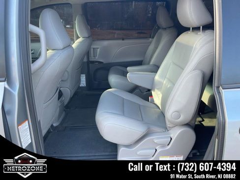 Used 2016 Toyota Sienna AWD image 16