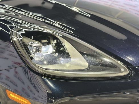 Used 2021 Porsche Cayenne image 4