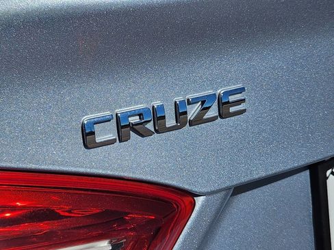 Used 2017 Chevrolet Cruze LT image 14
