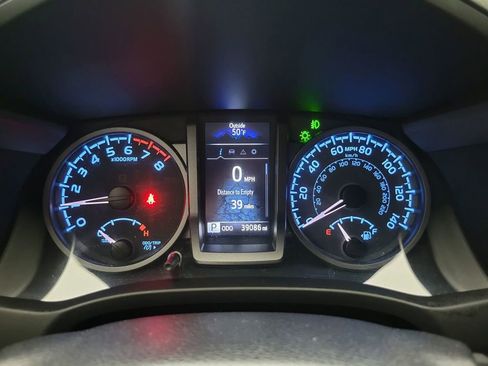 Used 2023 Toyota Tacoma TRD Off-Road image 18