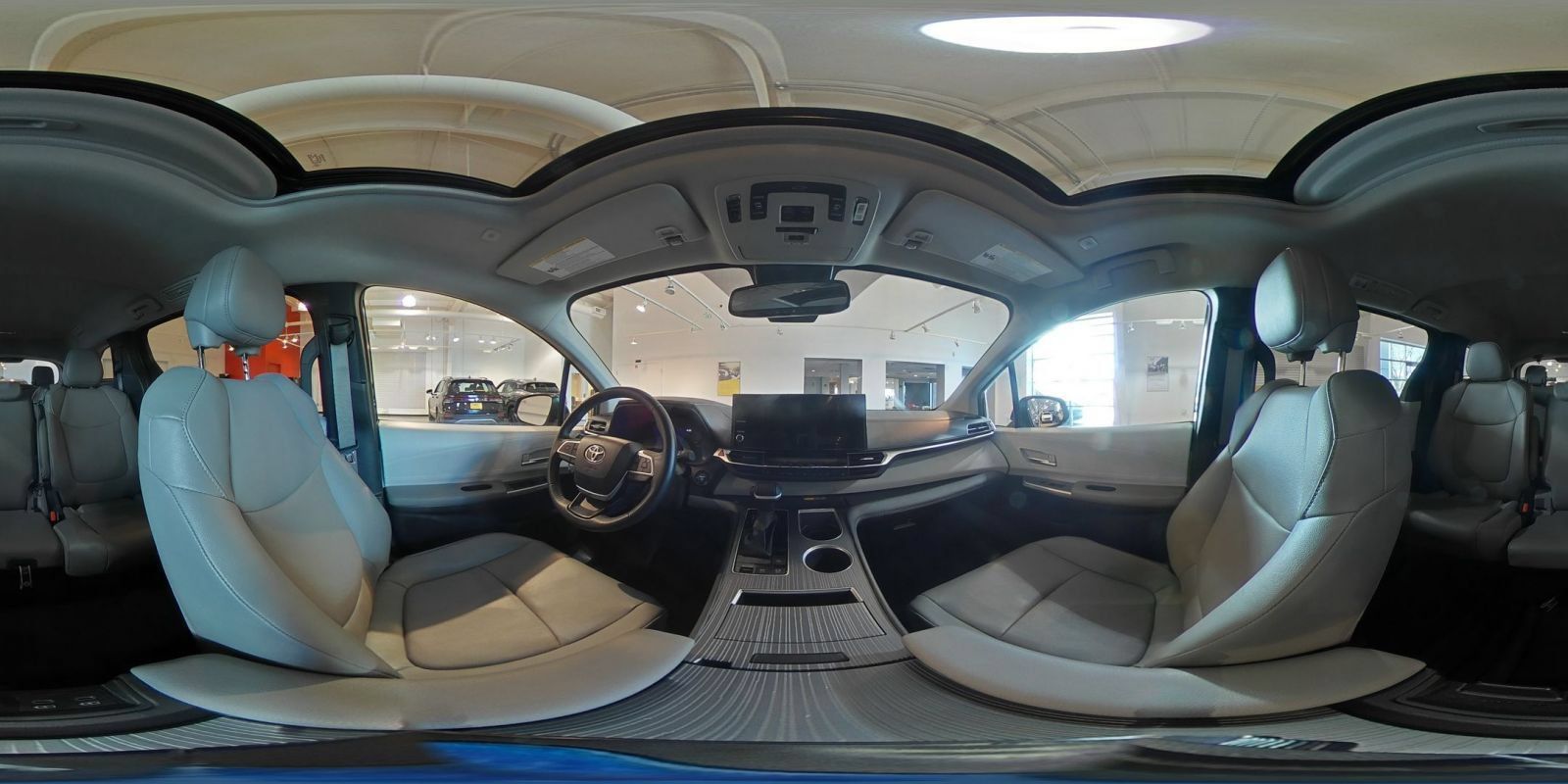 Used 2025 Toyota Sienna XLE FWD image 44