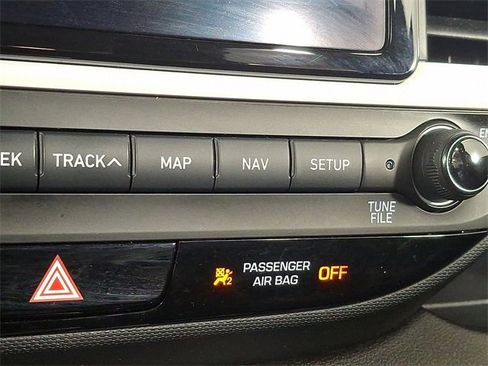 Used 2022 Hyundai Venue Limited image 24