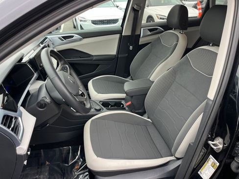 Used 2025 Volkswagen Taos SE image 36