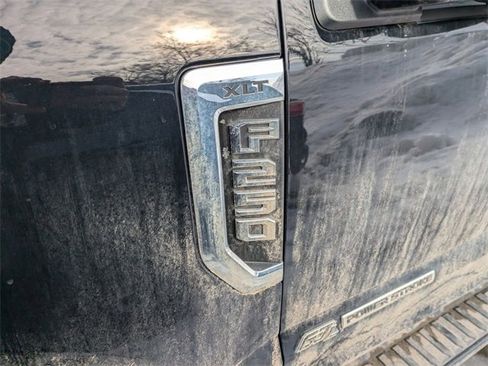 Used 2022 Ford F250 XLT w/ Black Appearance Package image 10