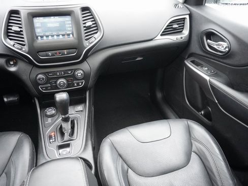 Used 2021 Jeep Cherokee Latitude Lux w/ Sun & Sound Group image 28