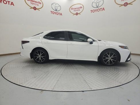 Used 2024 Toyota Camry SE image 3