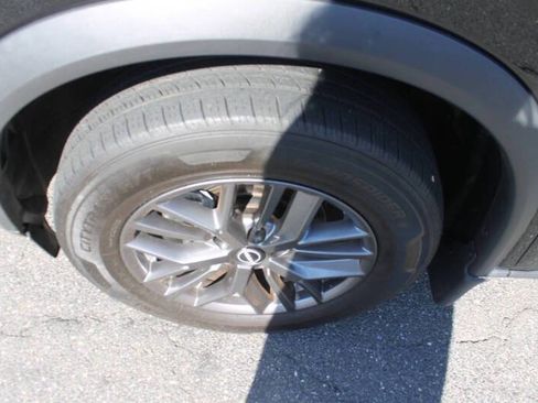 Used 2023 Nissan Rogue S image 12