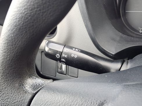 Used 2016 Toyota Yaris L image 35