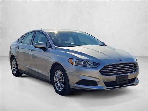 Used 2016 Ford Fusion S image 2