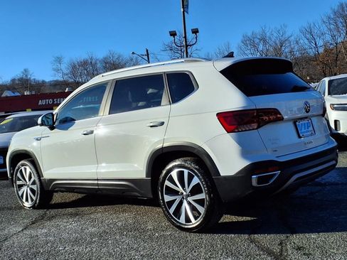 Used 2022 Volkswagen Taos SE FWD image 4