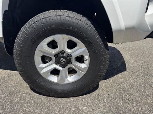 Used 2015 Toyota 4Runner SR5 image 2