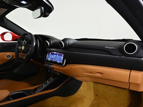 Used 2020 Ferrari Portofino Base image 17