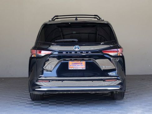 Used 2024 Toyota Sienna Limited image 11