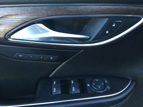 Used 2023 Buick Envision Avenir image 10