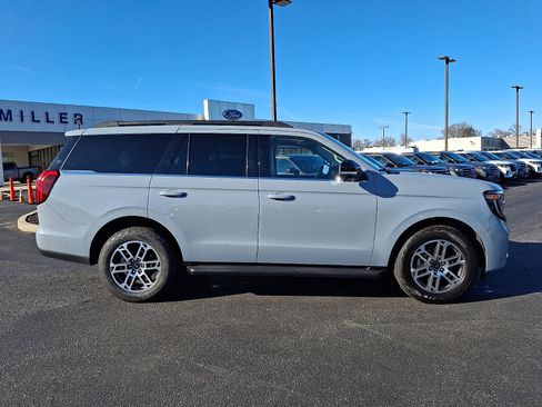 Used 2025 Ford Expedition Active image 7