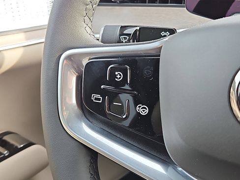 New 2026 Volvo EX90 Ultra image 17