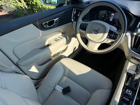 Used 2020 Volvo S60 T6 Momentum AWD/4WD image 8