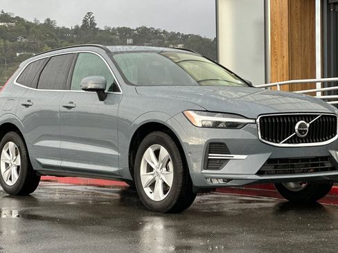 Used 2022 Volvo XC60 B5 Momentum image 9