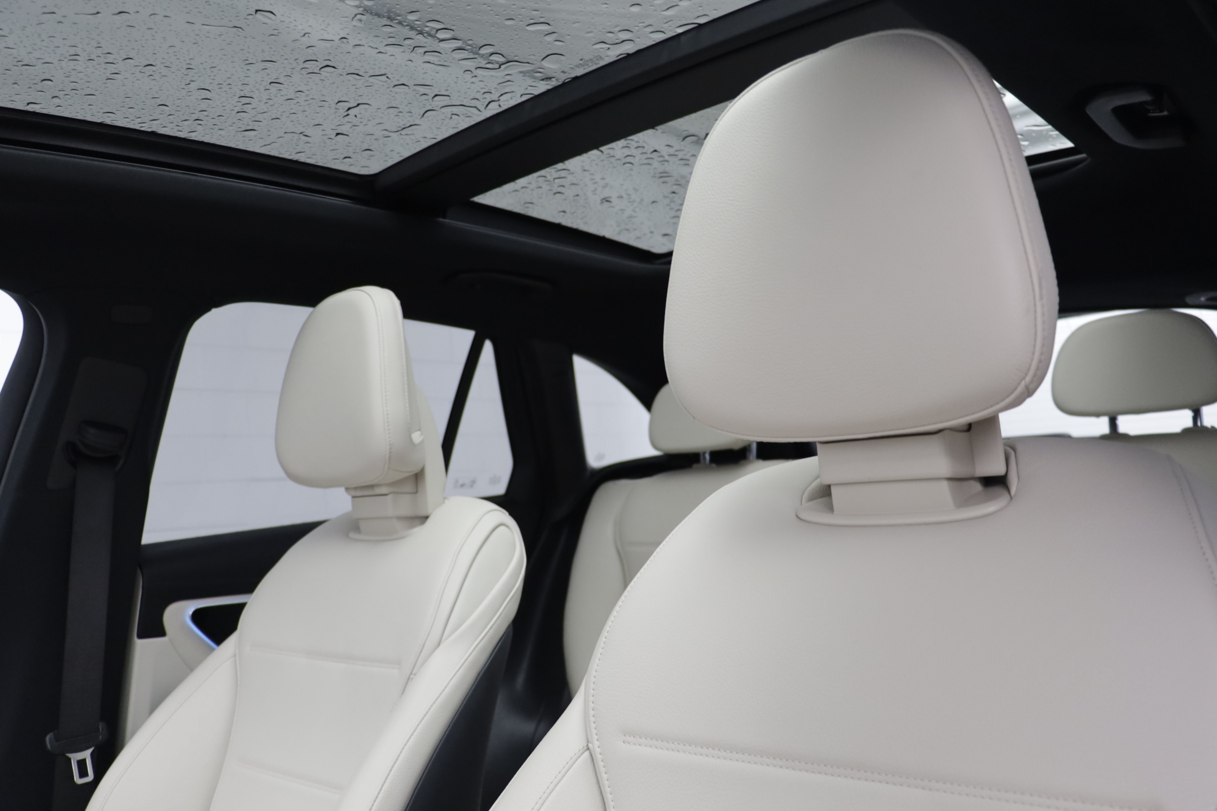 Used 2024 Mercedes-Benz GLC 300 4MATIC image 11