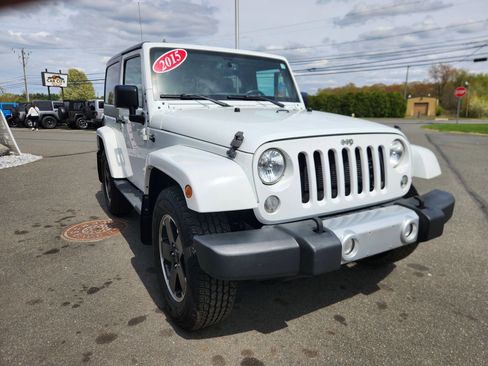 Used 2015 Jeep Wrangler Sahara w/ Dual Top Group AWD/4WD image 21