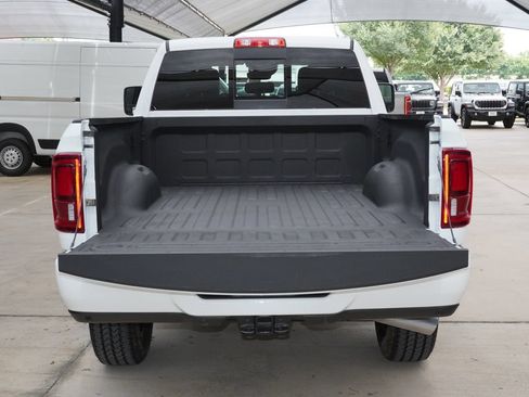 Used 2025 RAM 2500 Laramie AWD/4WD image 36