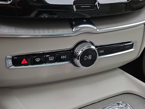 Certified 2023 Volvo XC60 B6 Ultimate image 16