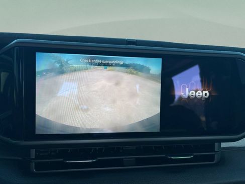Used 2025 Jeep Wrangler Sport AWD/4WD image 15
