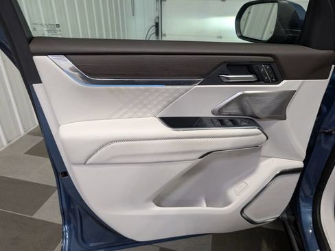 Used 2025 GMC Acadia Denali w/ Super Cruise Package AWD/4WD image 14