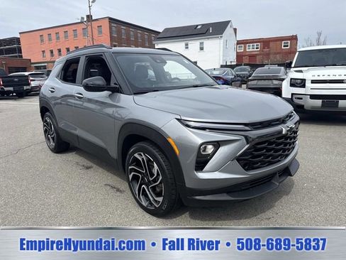 Used 2024 Chevrolet TrailBlazer RS FWD image 2