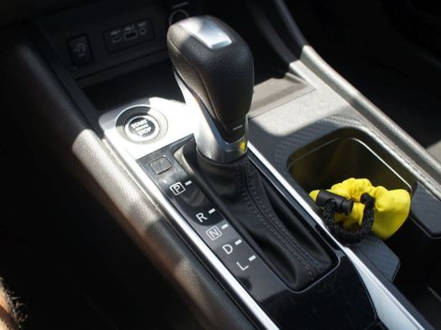 Used 2024 Nissan Sentra SV FWD image 10