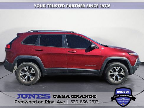 Used 2017 Jeep Cherokee Trailhawk AWD/4WD image 6