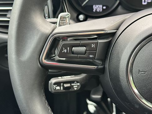 Certified 2025 Porsche Macan AWD/4WD image 26