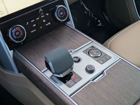 Certified 2023 Land Rover Range Rover SE image 22