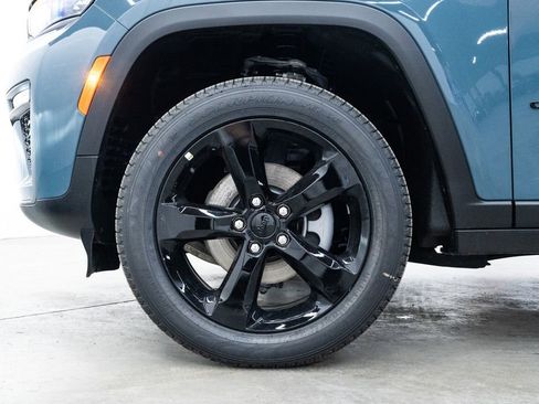 New 2026 Jeep Grand Cherokee Limited w/ Limited Altitude Package AWD/4WD image 7