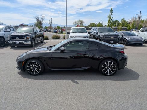 Used 2023 Toyota GR86 w/ ALL Weather Mat Package (TMS) RWD image 6