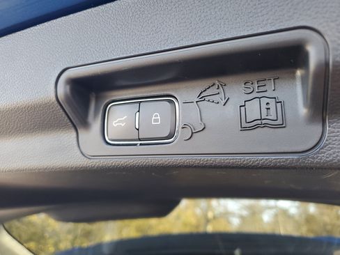 Used 2023 Ford Explorer Limited image 27