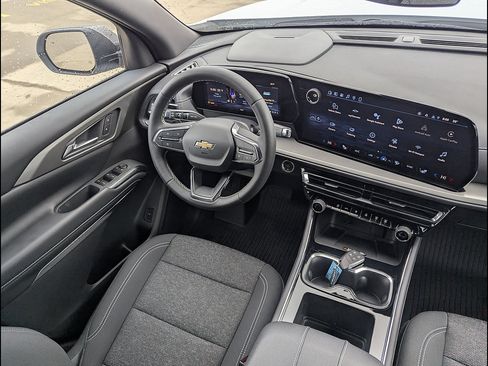 New 2026 Chevrolet Traverse LT w/ LPO, Floor Liner Package FWD image 19