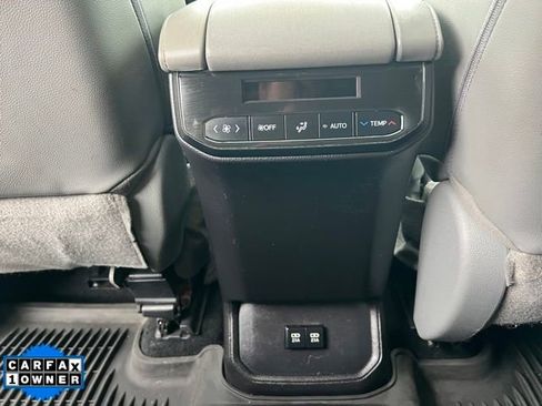 Used 2021 Toyota Highlander XLE AWD/4WD image 16