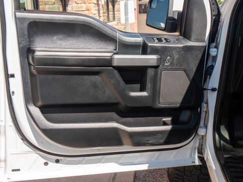 Used 2019 Ford F150 XLT w/ Equipment Group 302A Luxury AWD/4WD image 10