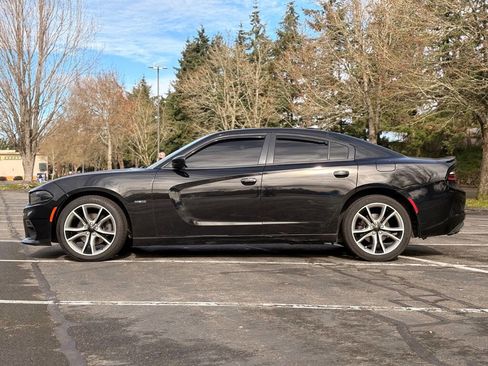 Used 2016 Dodge Charger R/T image 2