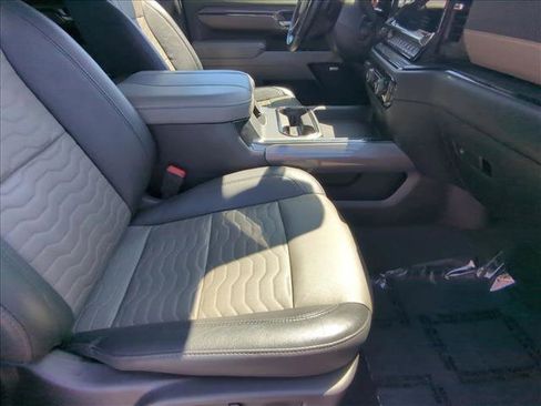 Used 2024 Chevrolet Silverado 2500 ZR2 w/ Technology Package image 20