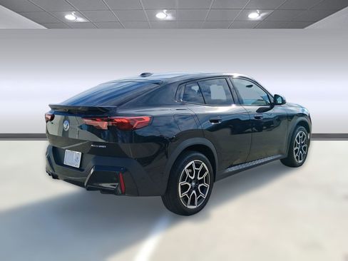 Used 2025 BMW X2 xDrive28i image 9