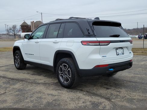 Used 2023 Jeep Grand Cherokee Trailhawk w/ Advanced Protech Group II AWD/4WD image 3